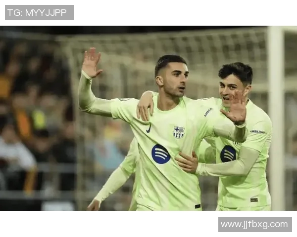 足球球星变小后挑战极限球技展现超凡速度与灵活性